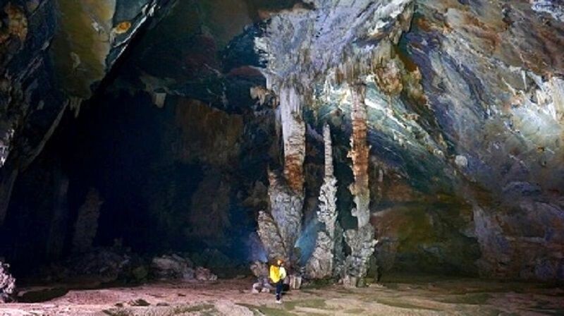 bên trong hang tiên 2