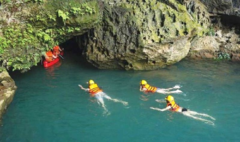 bơi trên sông chaỳ