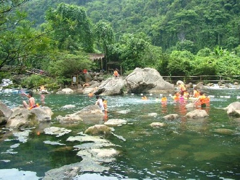 tắm suối thư giãn