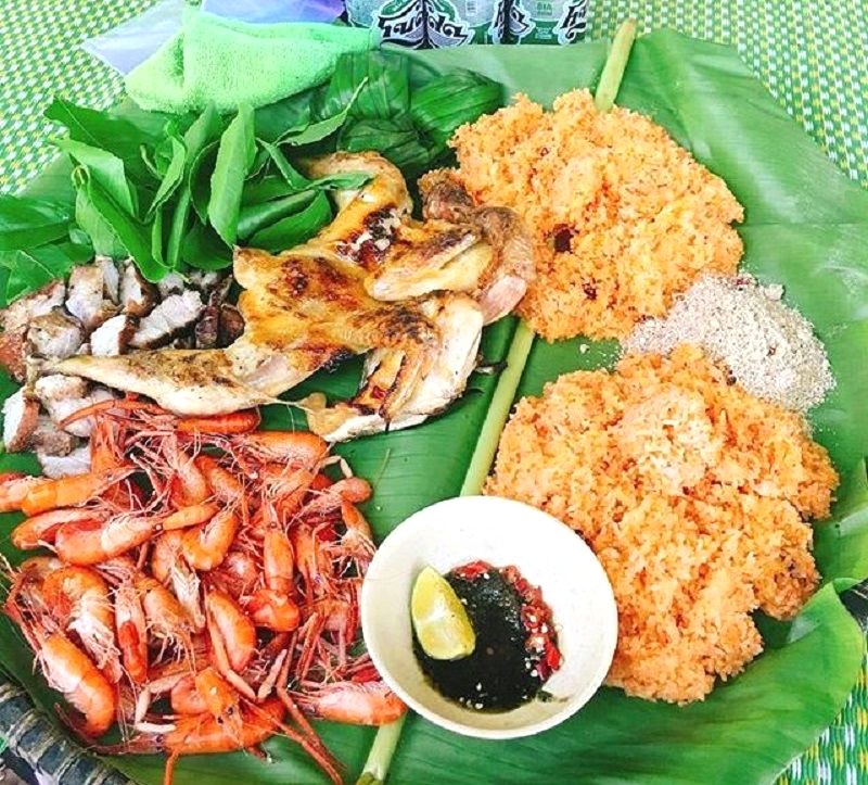 thưởng thức ẩm thực taị nhà hàng