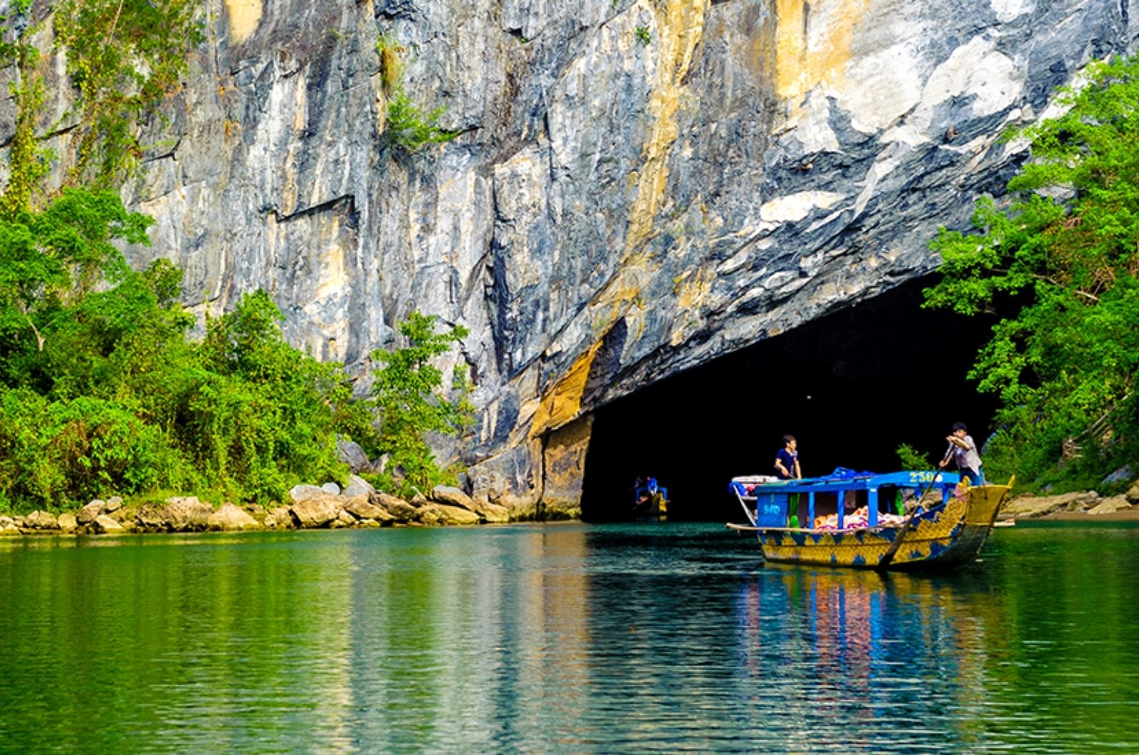 Ngồi thuyền khám phá Kỳ quan Đệ Nhất Động