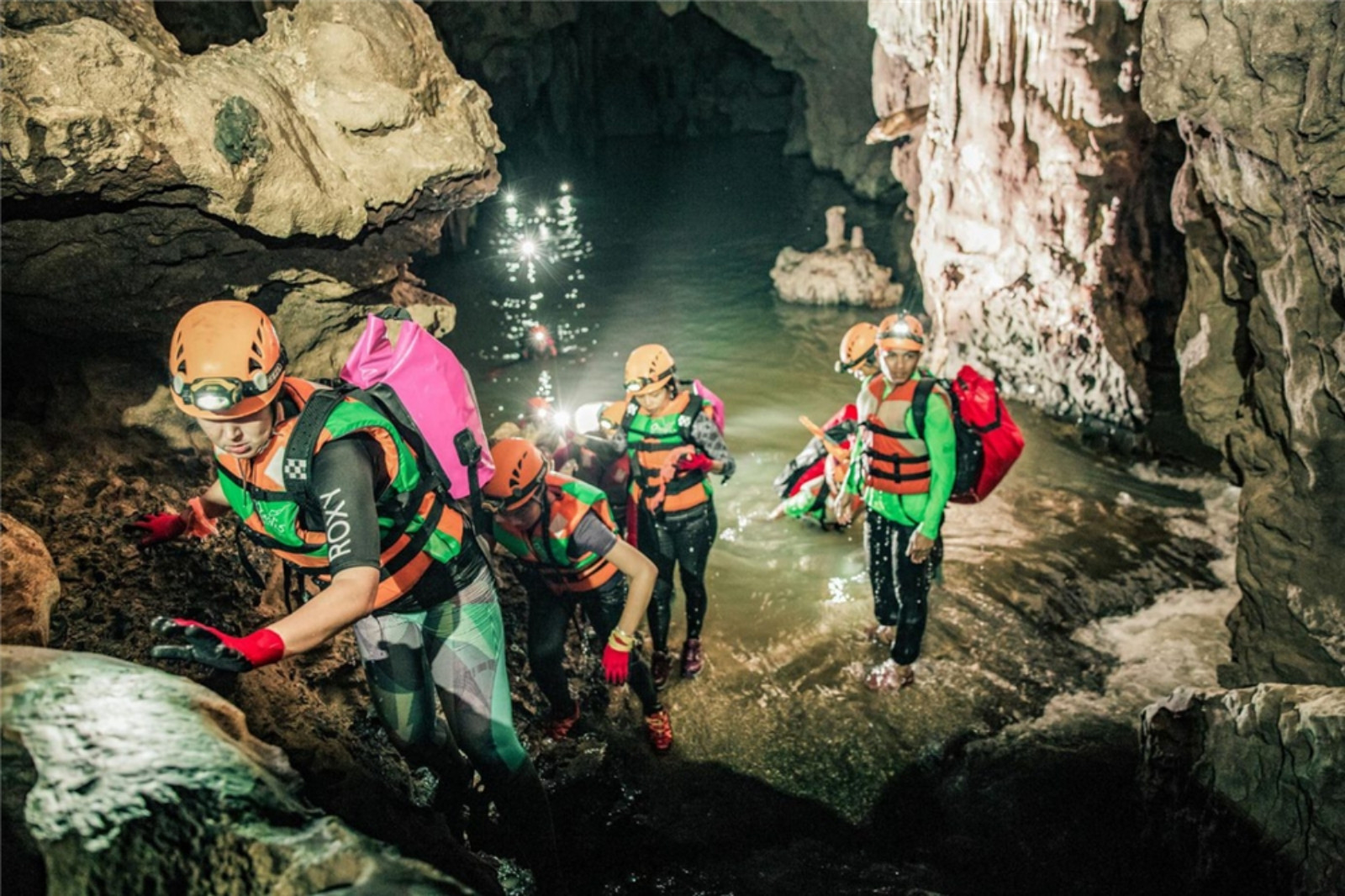 Quần thể hang động Tú Làn Quảng Bình: Điểm đến của những tâm hồn phiêu lưu 9 Cung đường khám phá đầy bí ẩn