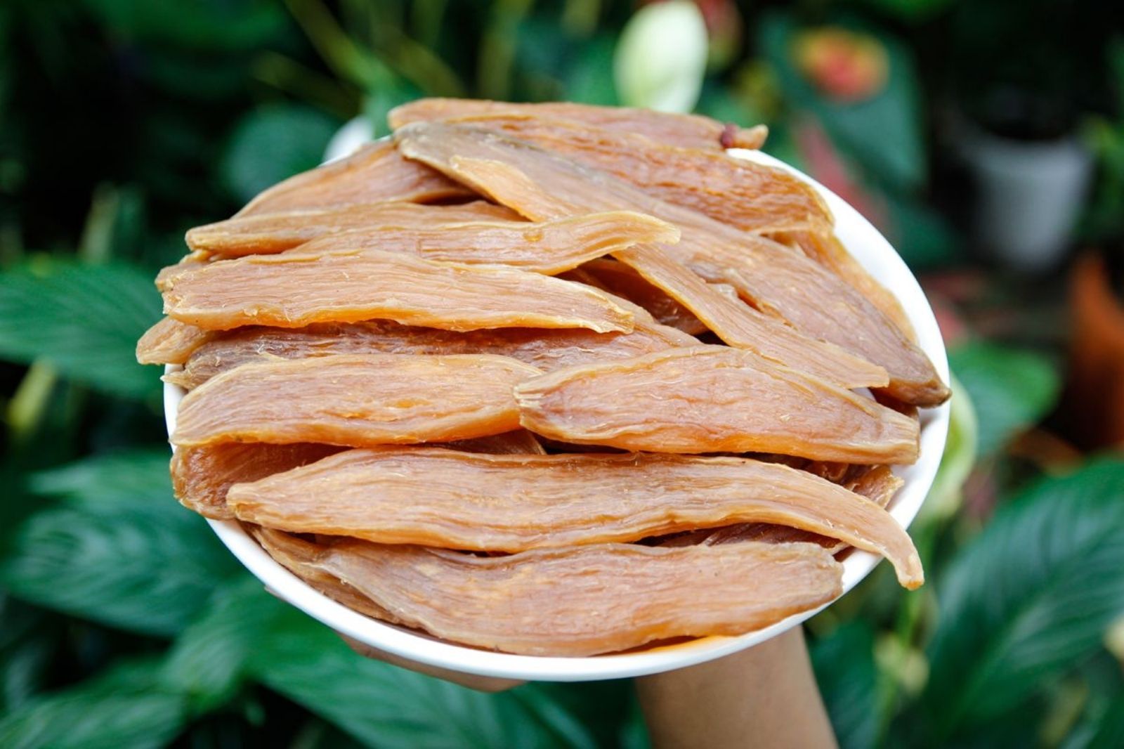 Đặc sản Khoai Deo Quảng Bình - Hương vị ngọt bùi, đằm thắm tình quê 8 Khoai deo được nhiều du khách chọn mua làm quà khi đi du lịch