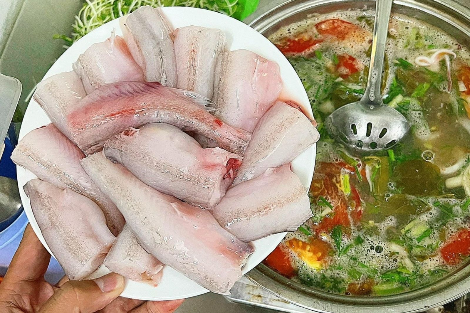 Lẩu cá khoai trứ danh Quảng Bình - Đặc sản ngọt thanh và nồng ấm 11 Thưởng thức lẩu cá khoai thơm ngon