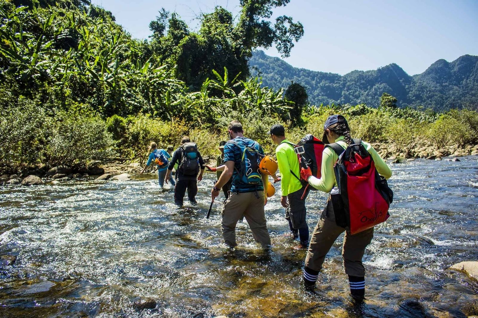Kinh nghiệm du lịch Hang Én Quảng Bình: Khám phá hang động lớn thứ 3 thế giới 6 Hanh-trinh-trekking-hang-en