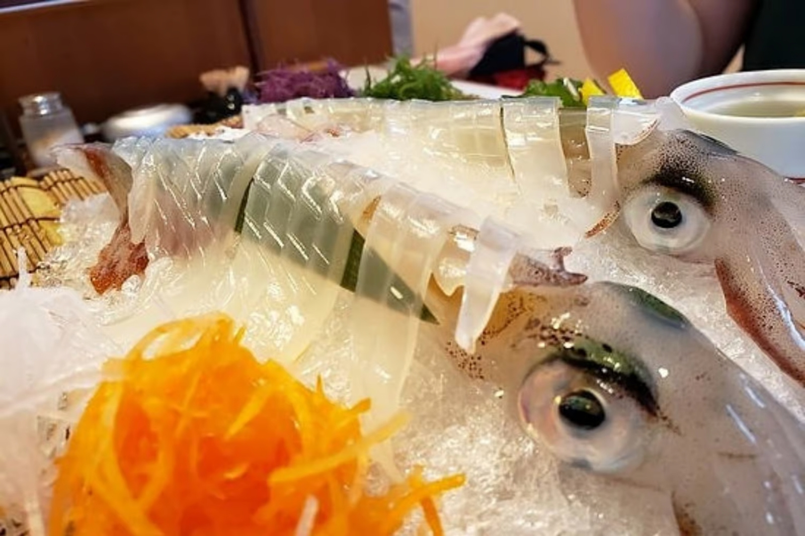 Mực nhảy Quảng Bình - Đặc sản biển tươi sống làm nức lòng du khách 10 mon-sashimi-muc-nhay