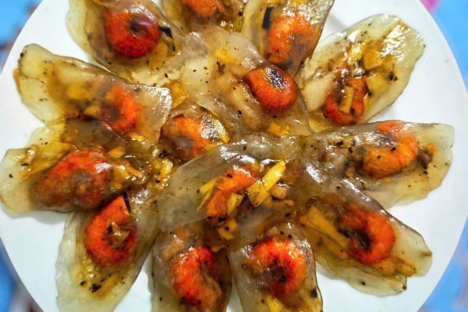 Bánh lọc Quảng Bình - Nét chấm phá trong văn hóa ẩm thực xứ Quảng 10 Dac-san-banh-loc-quang-binh-chua-bao-gio-het-hot