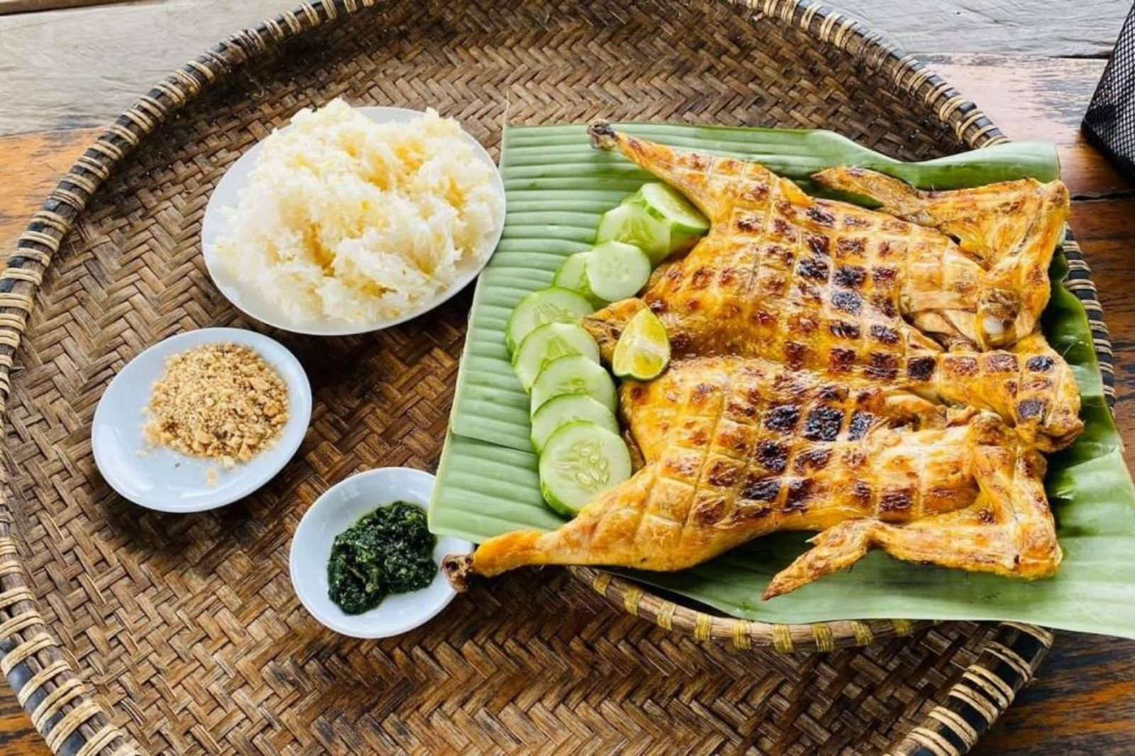 Thưởng thức món gà nướng chấm muối cheo tại Quảng Bình 5 Huong-vi-dac-sac-cua-ga-tha-vuon