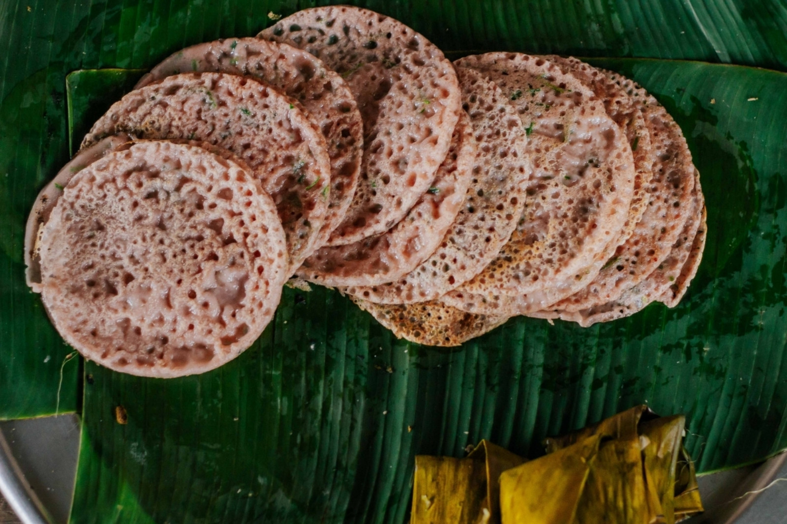 Bánh xèo gạo lứt, thức ăn đặc trưng của người dân xứ Quảng