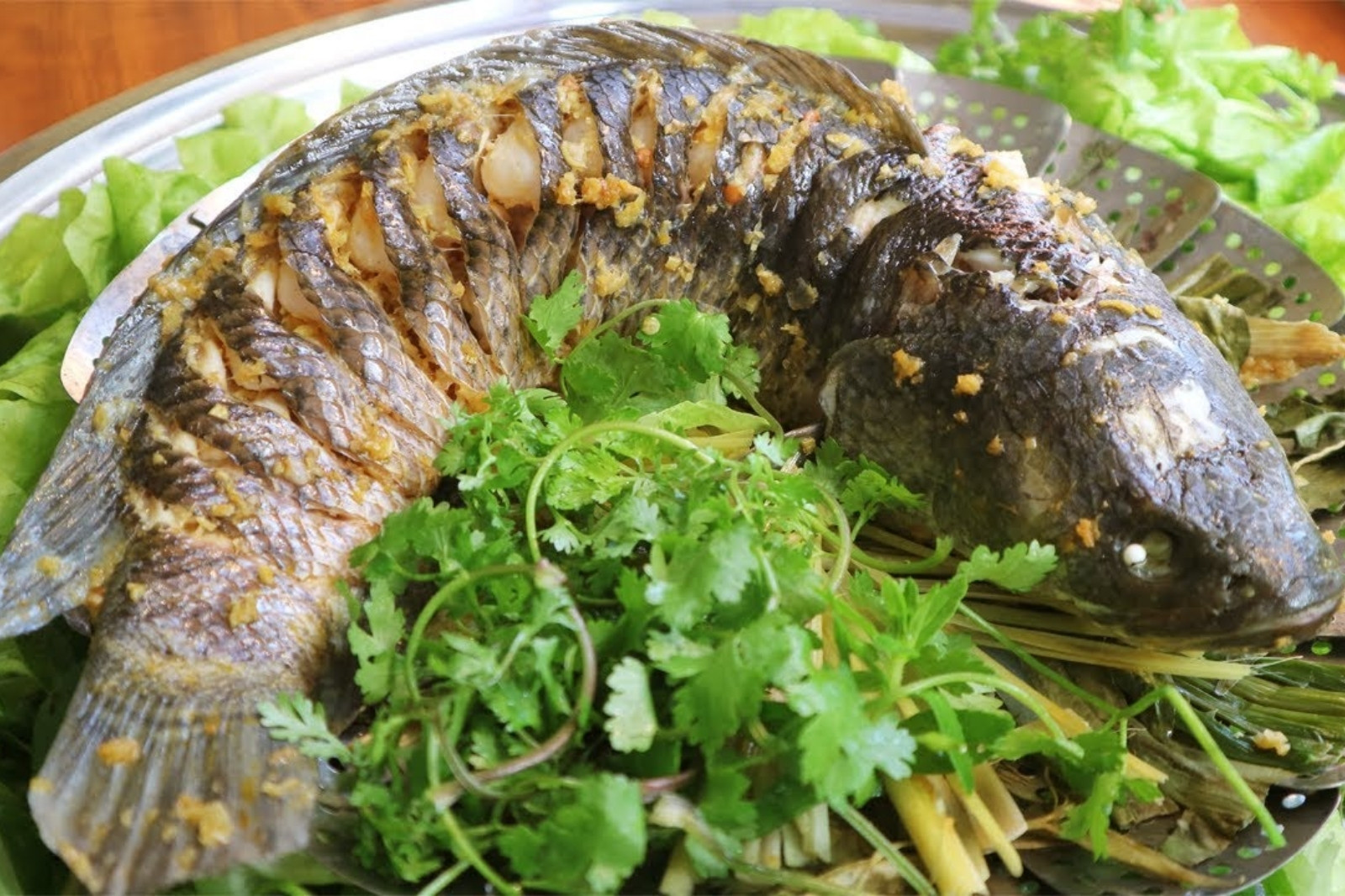 Cá trắm sông Son ngon ngọt đủ sức níu chân du khách