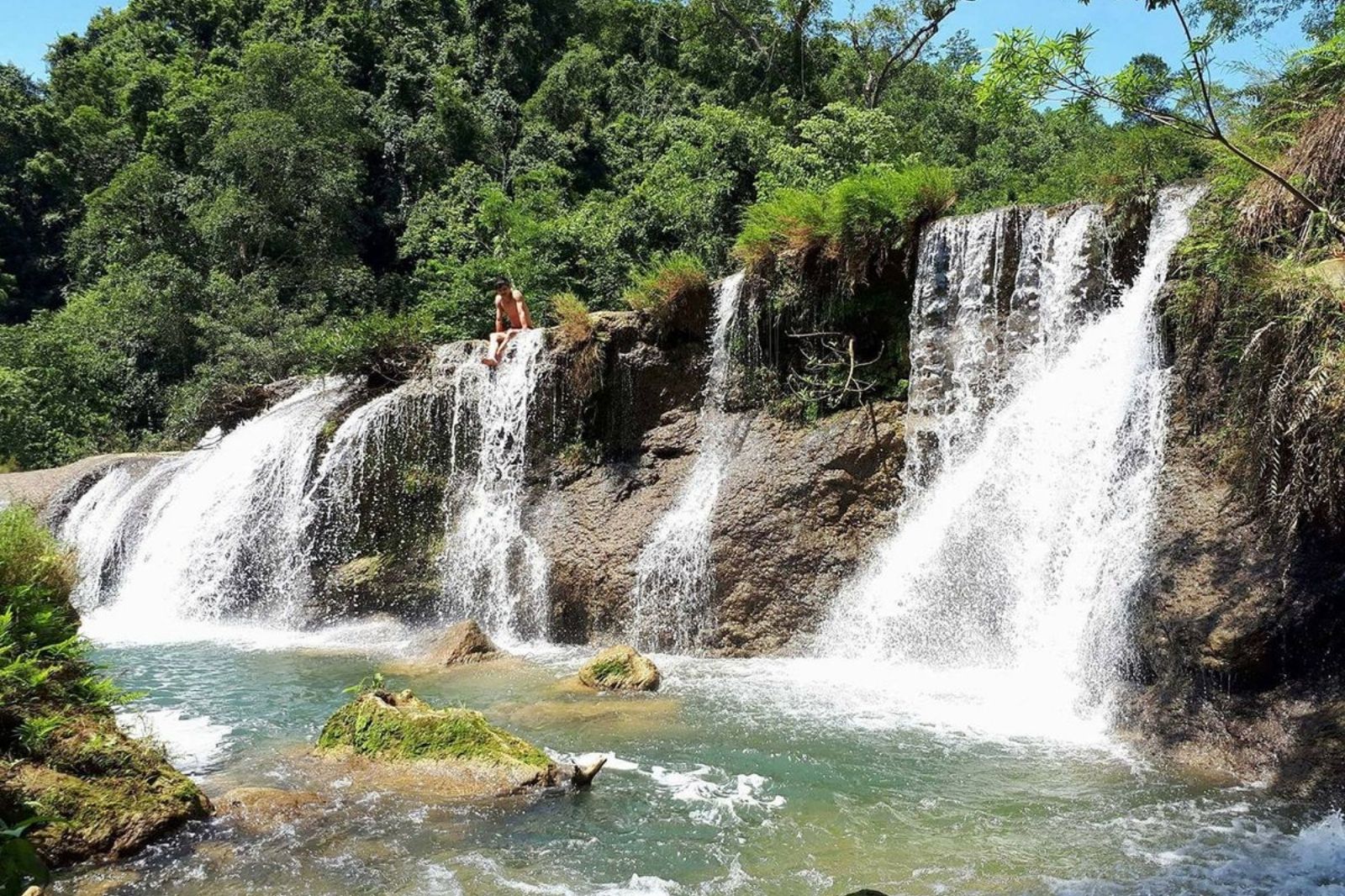 Khám phá Thác Mơ Quảng Bình – Vẻ đẹp hoang sơ giữa núi rừng Minh Hóa 4 Thac-mo-quang-binh-nam-an-minh-giua-nui-rung-minh-hoa