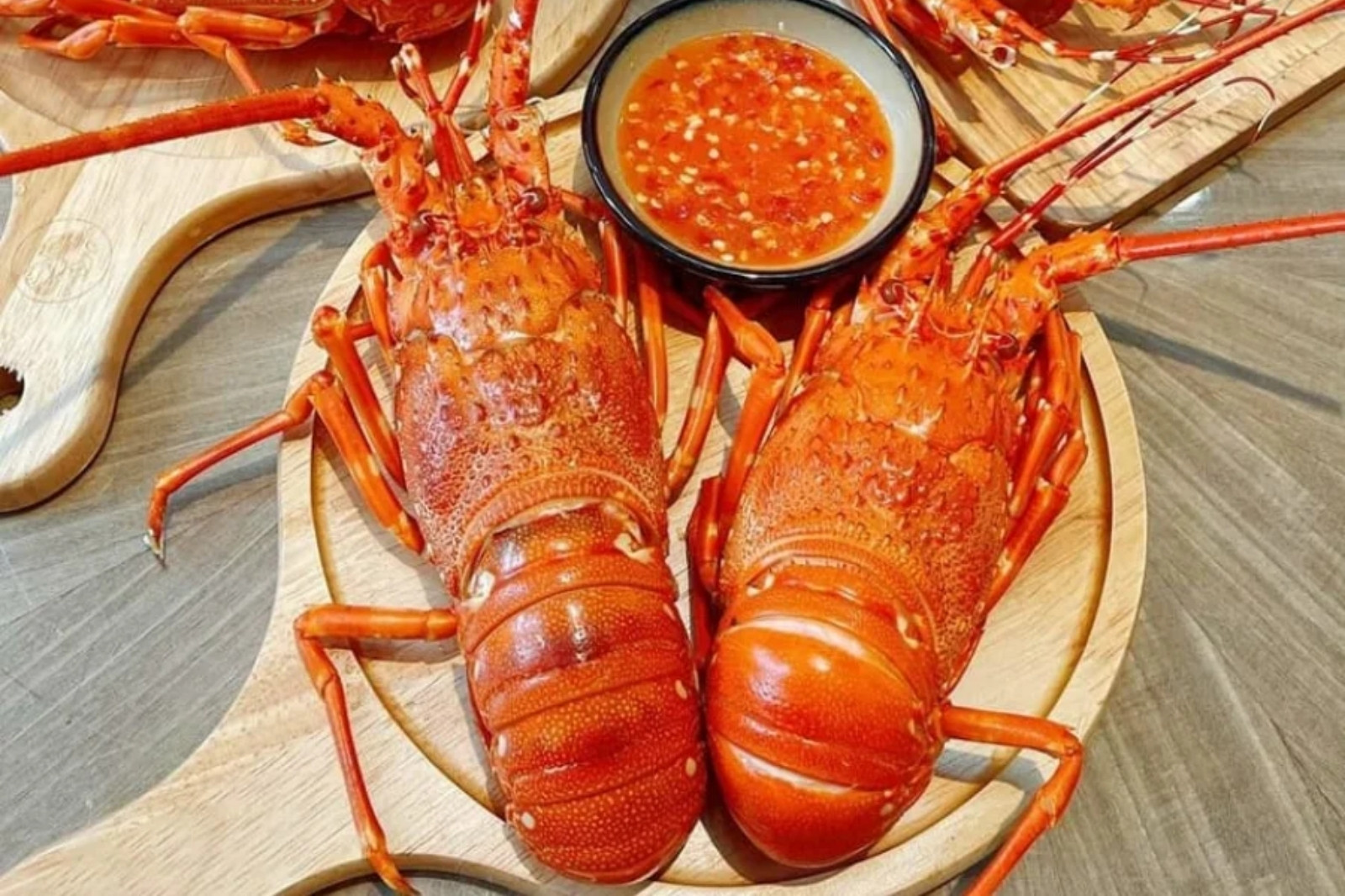 Những món hải sản Quảng Bình nhất định phải thử khi du lịch 14 Tôm hùm hấp tươi ngon