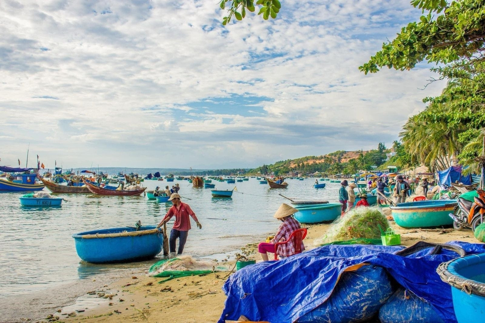 Những trải nghiệm không thể bỏ lỡ tại đồi cát Quang Phú 9 Ghé thăm và tìm hiểu văn hóa làng chài