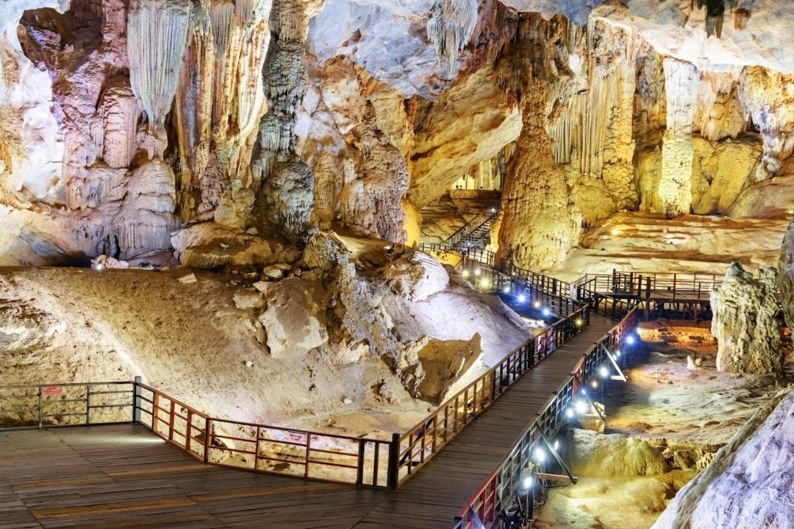 Cẩm nang khám phá Vườn quốc gia Phong Nha - Kẻ Bàng 7 Động Thiên Đường với những khối thạch nhũ được kiến tạo qua hàng triệu năm